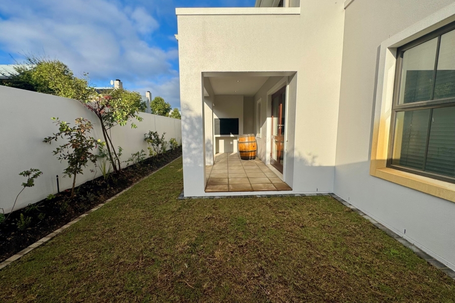 To Let 3 Bedroom Property for Rent in Graanendal Western Cape